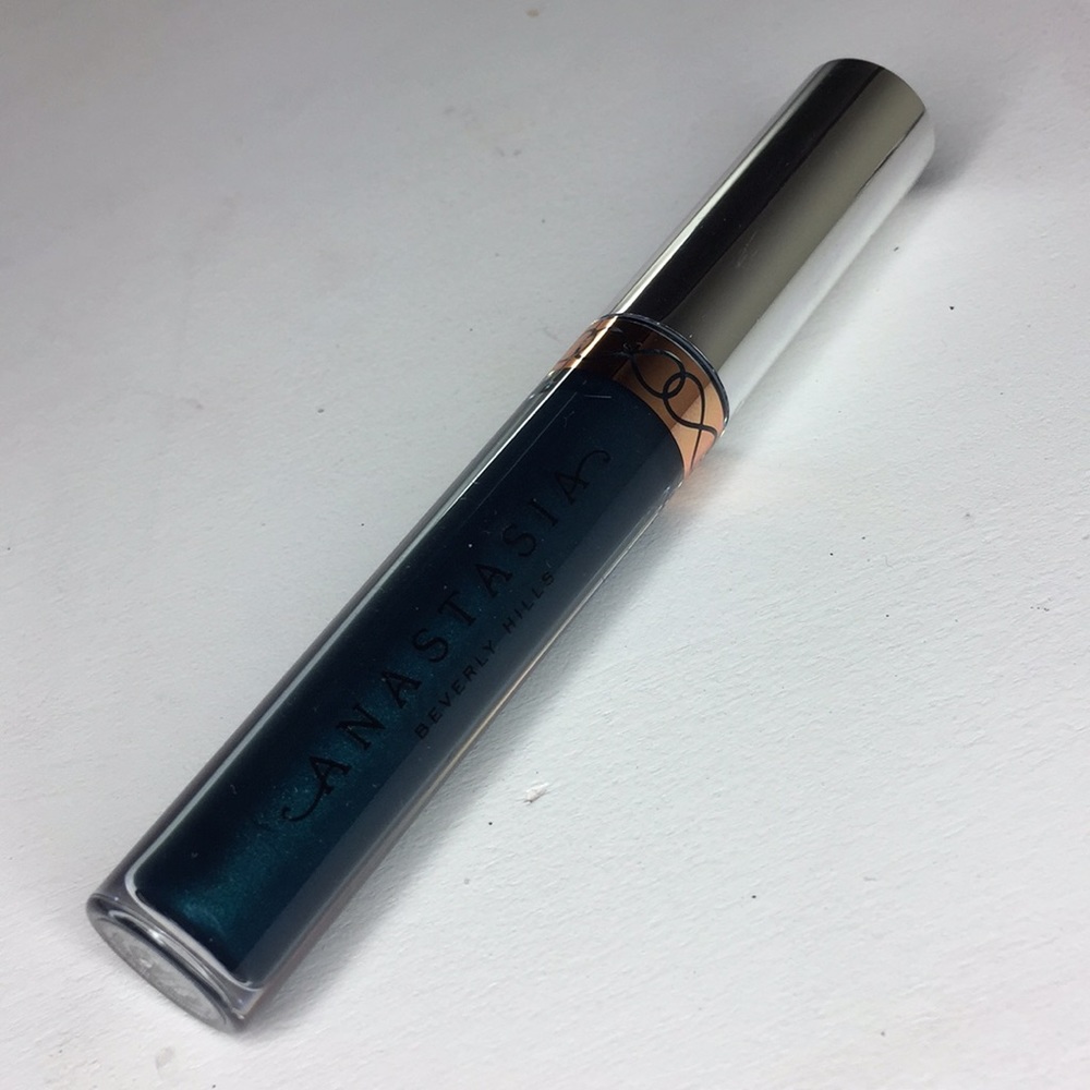 ABH liquid lipstick “ requiem “